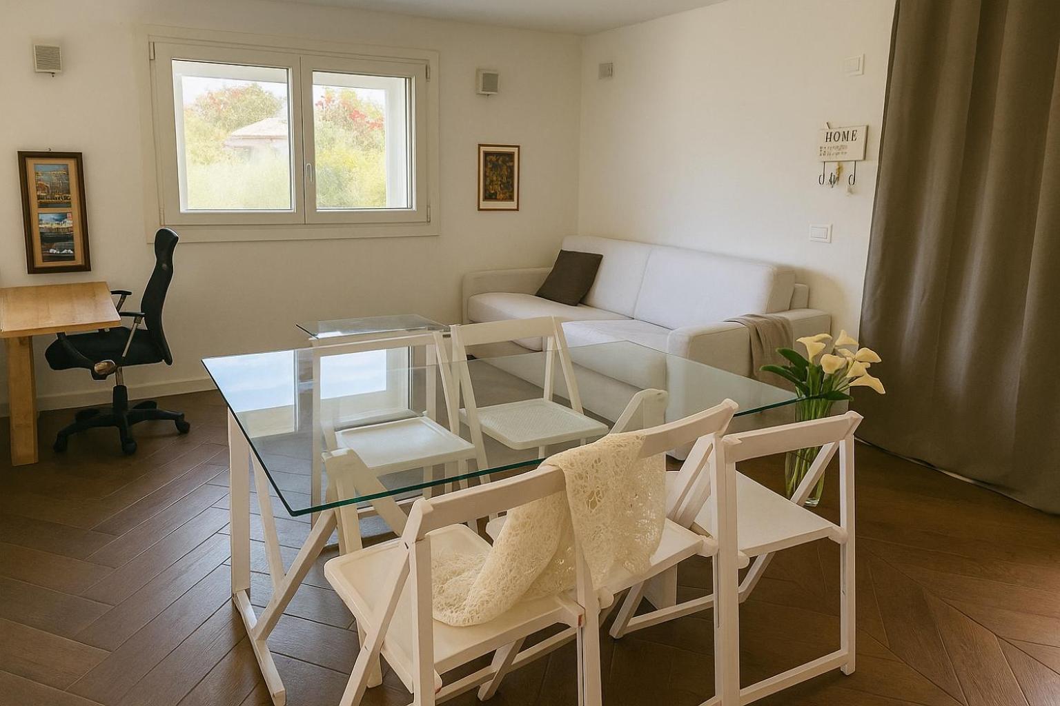 Seaside Elegance 50m From The Holiday home